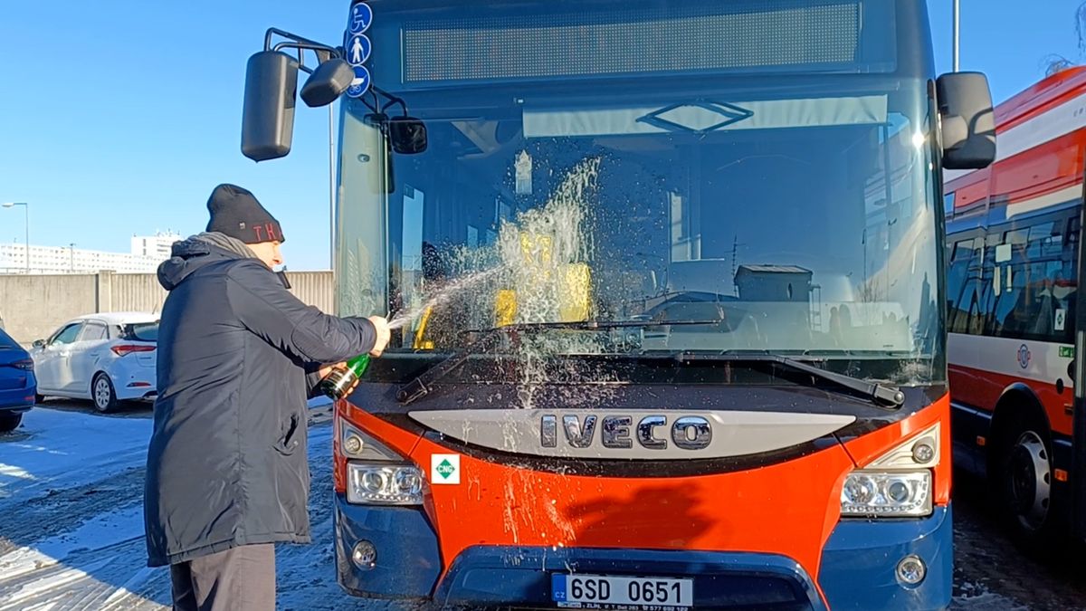 Mladá Boleslav kupuje nové autobusy, jezdí na plyn ze zbytků jídla